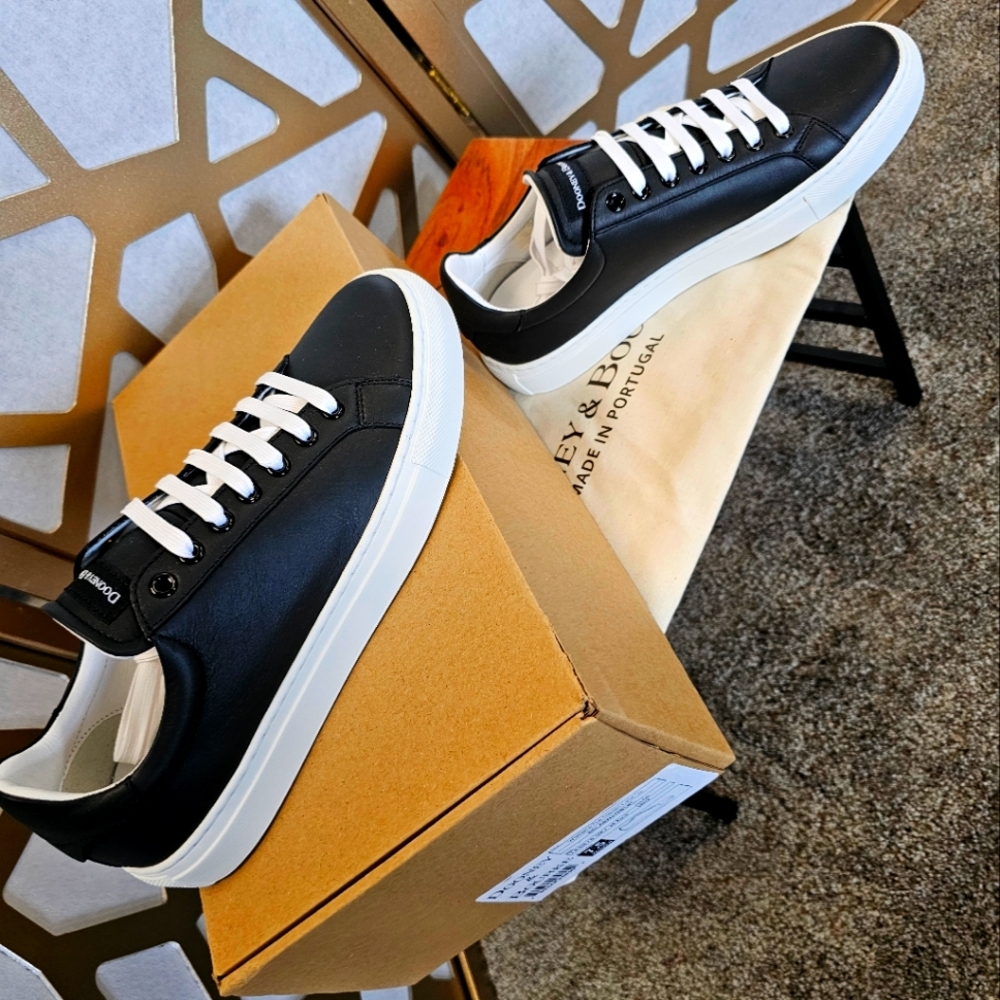 Dooney and Bourke Womens Classic Lace Up shoes
